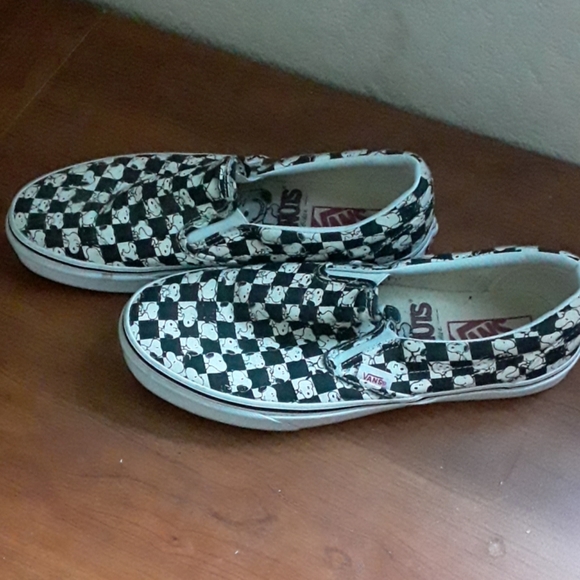 Mens 9.5 Snoopy vans black and white